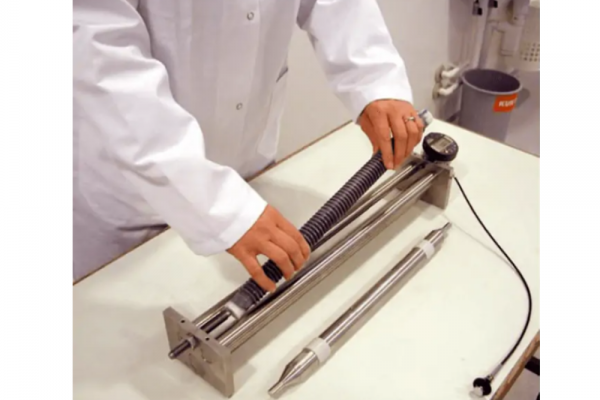 Máy đo giãn nở kỹ thuật số